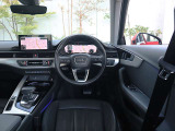 内装はシンプルに使い勝手を考え作られています。お車を運転する感覚をダイレクトに体感して頂けます。室内も広くロングドライブにも快適にお過ごしいただけます。