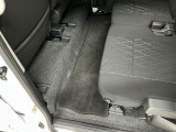 しっかりと汚れ、砂ぼこりを落とし足元まで清潔な車内空間を作り上げております♪