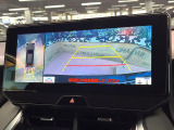 【パノラミックビューモニター】専用のカメラにより、上から見下ろしたような視点で360度クルマの周囲を確認することができます☆死角部分も確認しやすく、狭い場所での切り返しや駐車もスムーズに行えます。