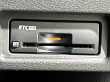 【ETC2.0(DSRC)】ETCカードを挿入すれば料金所はノンストップで通過できます。ETC限定の割引や、高速道路の情報提供サービスを利用できます。
