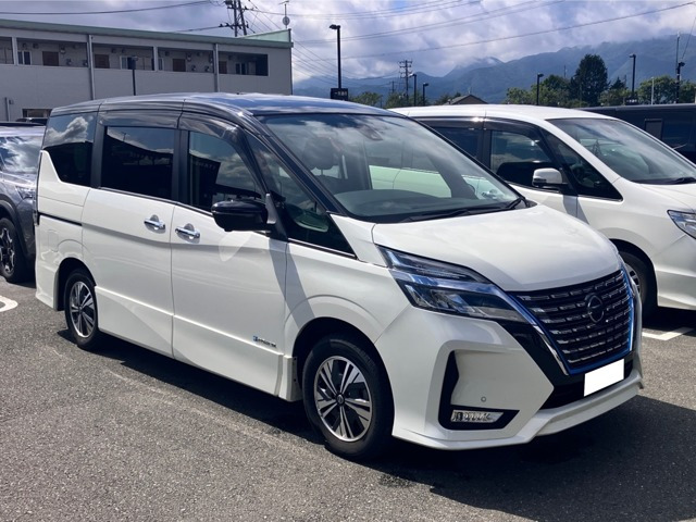 セレナ 1.2 e-POWER ハイウェイスターV 