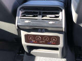 車両の詳細、ご質問につきましては、営業スタッフまでお気軽にご連絡下さいませ。遠方のお客様には実車の詳細動画送信も承ります。お問合せをお待ち致しております。