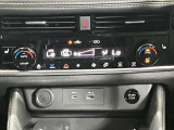 【エアコン】乗員に合わせて温度設定ができるエアコン独立温度調整機能を運転席、助手席、後席に装備!