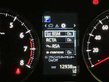 【ブラインドスポットモニター】後側方から接近する車両を検知。 衝突の危険があると判断した場合、ドアミラー表示や警報音でドライバーに注意を促します。