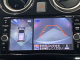【アラウンドビューモニター】車を上から見下ろしているかのような映像で周囲の状況がひと目で確認、狭い駐車場に駐車するときも安心です♪