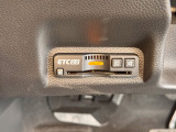 ETC車載器のお写真です。高速道路など、有料道路を通過する際には大変便利な装備ですね♪