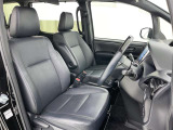 高いホールド性で運転姿勢が安定します。長距離ドライブでも疲れにくいのが魅力です。快適なドライビングライフをお送りください♪