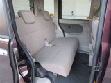 白を基調とした車内は爽やかで開放的