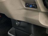 自社整備工場で点検整備をおこなってからお渡ししています。車検が残っている場合は『12ヶ月点検整備』を、車検整備付きの場合は『車検整備』をおこないます。整備費用は車両本体価格に含まれています。
