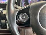 ステアリングにオーディオ操作スイッチが付いています。オーディオ画面に直接タッチしなくても操作が出来ますので、運転に集中できます。