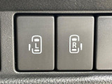 【両側パワースライドドア】スマートキーや運転席のスイッチで後席両側スライドドアの開閉が可能♪電動だから力を入れてドアを開ける必要が無く、小さなお子様でも簡単に開け閉めでき快適です♪