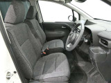 見通しのよいすっきりとした視界で、誰でも運転しやすいです。運転のしやすさは疲れにくさにも繋がりますよ♪