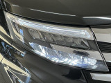 【LEDヘッドライト】現代の主流のライト。明るい光が瞬時に立ち上がり、必要な場所を均一に照らします。寿命も長く省エネで、スタイリッシュなデザインです♪