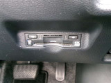 ETC車載器を装備しています。高速道路の料金所もストレスなく通行できます。すっきりとしたビルトインタイプですよ。
