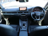 ナビを備えた運転席まわりです。地図を画面で確認できます。