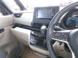 操作しやすい運転席廻り!操作パネルも使いやすい!!ドライブが楽しくなりますっ