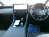 アルファードの運転席まわりです。