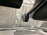 【別途SDカードの購入が必要です。また社外品は保証対象外となります。】運転中の映像・音声などを記録して、交通事故やトラブルが起きた時の正確な状況把握に役立つドライブレコーダーが装着済。