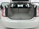 ラゲッジルームです。広々としており沢山の荷物を載せられます。また、セダンと違い間口が低いので荷物の載せ降ろしも楽ですよ。