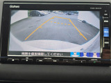 駐車時の安全確認をサポートするバックカメラも使用できます。インターナビで様々な情報を得ることもできます。