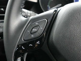 ステアリングスイッチ付き。手を離さずにさまざまな操作が可能です。