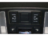 両側電動スライドドアはドアの直接操作以外にも運転席からのスイッチ操作やリモコン操作でも開閉が可能!狭い駐車場などでもドアの開閉が楽々・安心ですね!