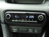 オートエアコンを装備しておりますので、四季を通じて車内を快適な温度に保つことが出来ます!高級感が有りますね!