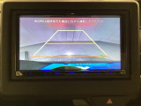 バックでの車庫入れも安心です!リアカメラが付いているバックモニター付のナビ(社外品)を装備しております。操作線もついており距離感も画面から確認できます。
