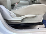 運転席には座面を調整するハイトアジャスターが付いています。