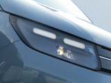 ■LEDヘッドライト■消費電力は少なく、しっかり明るいLEDヘッドライトです!電球タイプ、ハロゲンのライトよりも長く使えるのが特徴です。従来のオレンジ色に近い光ではなく白く明るく照らします