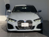 BMWを象徴するキドニーグリルとシャープなヘッドライトが印象的なフロントフェイス。M Sportならではの力強い造形が、グランクーペの存在感を際立たせます。