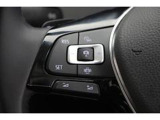 【ステアリング左側】ACCなどの運転支援の操作のスイッチ類です。ACCは高速道路などで前に走る車との距離を保ちながら追従走行する運転支援システムです。