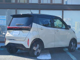 プライバシーガラス 室内の急激な温度変化を和らげ、防犯の観点から車内が見えにくくなっております。