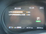 LDP(車線逸脱防止支援システム)+LDW 警告音とともに、ブレーキを制御することで車両をもとの車線内に戻すような力を短時間発生させ、クルマを車線内に戻すようドライバーのステアリング操作をアシストします。