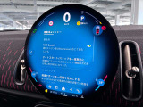 デジタルスピードメーター、航空機のコックピット操作箇所と同じ配色で目が疲れにくいように設計されてます。