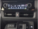 オシャレなインテリアで運転する気分も盛り上がりますよね^^