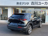 【ブラインド・スポット・モニタリング】隣車線を後方もしくは側方から接近する車両を検知してドアミラーに表示。その状態でのウインカー操作の際には警報音で危険をお知らせ。駐車場からバックで出庫の際にも活躍