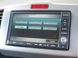 ナビゲーションは純正HDDナビを装着しております。AM、FM、CD、DVD再生、音楽録音再生、ワンセグTVがご使用いただけます。初めて訪れた場所でも安心ですね!