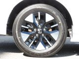 ★右後タイヤ★高級感のあるアルミホイールです!タイヤ詳細 205/60R16インチでタイヤの溝は、6mmございます。