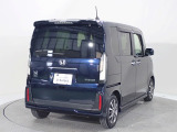 プライバシーガラスが装備されています。外を見るときには気にならずに、後方車両からは車内が見えにくい設計です、周りを気にせず、快適に運転できますよ。