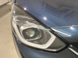 LEDヘッドライトは、点灯の瞬間から最大光量を発揮し、突然暗くなるトンネルなどでの安定感を高めます。