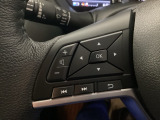 ステアリング左手側にオーディオ関連のコントロールスイッチを配置しています。操作時は視線を逸らすことなく運転に集中できます。