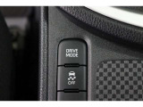 燃費をより向上させるエコドライブモードとパワフルな走行を愉しめるパワーモードを選べるスイッチが付いております!