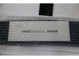 非常時給電システムを作動させる場合に窓に装着する外部給電アタッチメントを装備しています。給電コードを窓から出すので雨天の場合には雨の侵入防止になりますし、虫などの侵入も防げます。