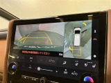 【パノラミックビューモニター】映像で、見づらい車両周辺の確認をアシスト。クルマを真上から見ているような映像を表示。 運転席から確認しにくい車両周囲の状況を把握。