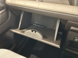 専門業者にて内外装のクリーニングを実施しております!