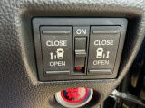 【電動スライドドア】隣の車との距離が近い駐車場でも、ぶつける心配をせずスムーズに開閉。限られたスペースを賢く使う、暮らしに寄り添った設計が魅力です。