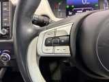 ステアリングにオーディオ操作スイッチが付いています。オーディオ画面に直接タッチしなくても操作が出来ますので、運転に集中できます。