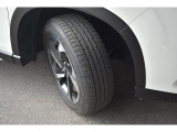 タイヤサイズは225/55R18です。