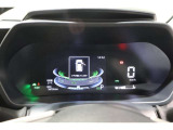 走行スピードが見やすいデジタルメーター。運転中の視線移動を最小限に抑える位置にメーターを配置。しかも角度や距離を理想的にすることで、視認性を高めているため、安全性も向上します。